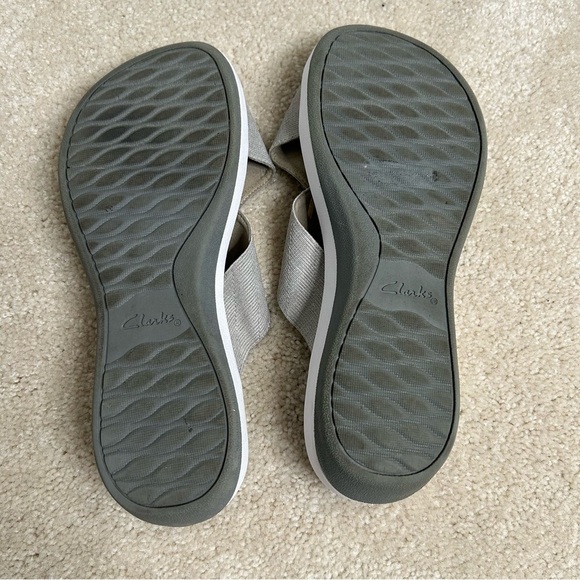 Clarks Cloudsteppers Arla Elin Slide Cushioned Sandals  Sz 9 - Picture 8 of 9